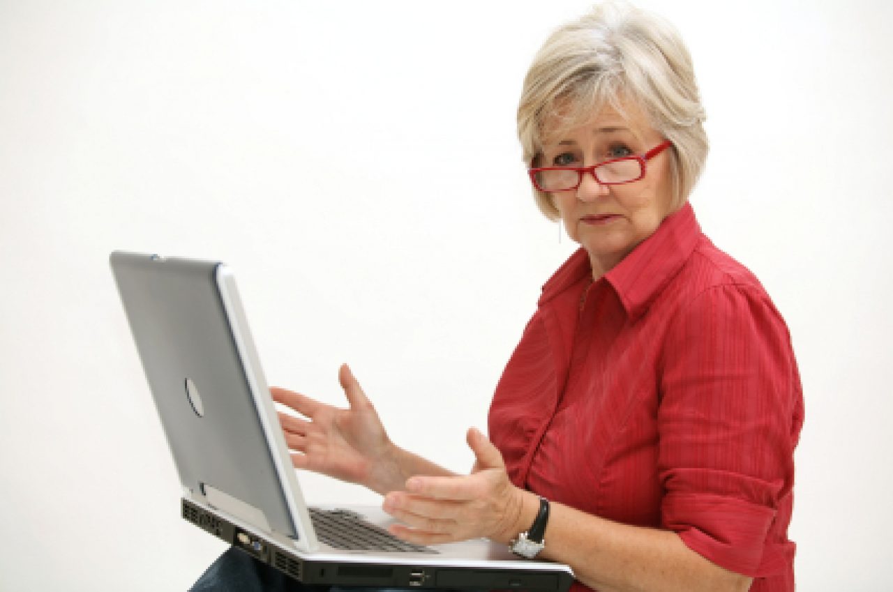 Писанный user. Бабушка с ноутбуком. Бабки с ноутбуком. Красивая бабушка с ноутбуком. Бабушка с ноутбуком картинки описать.
